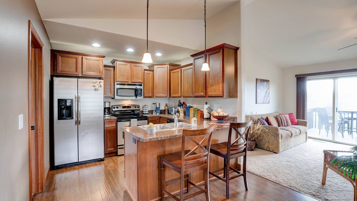 North Liberty House | QUIET 3 BED / 3 BATH WITH LARGE FENCED YARD!