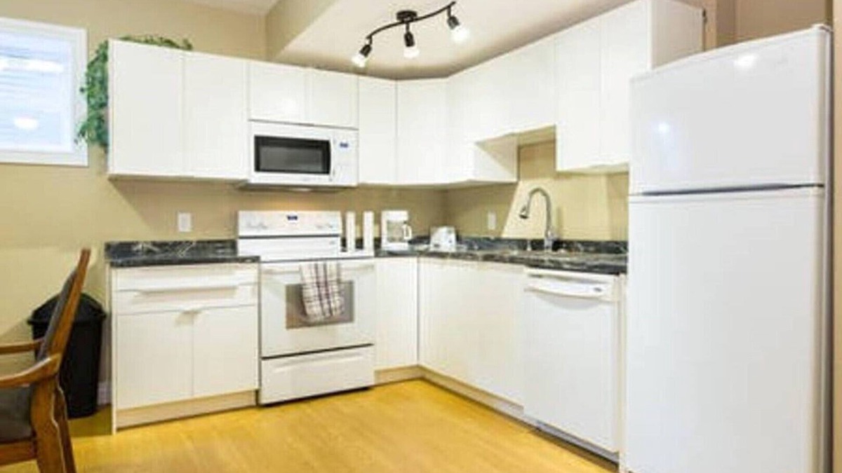 West Edmonton House | Quiet 3BR Suite In Upscale Area By River Ravine Near WEM, Quick Access Henday!