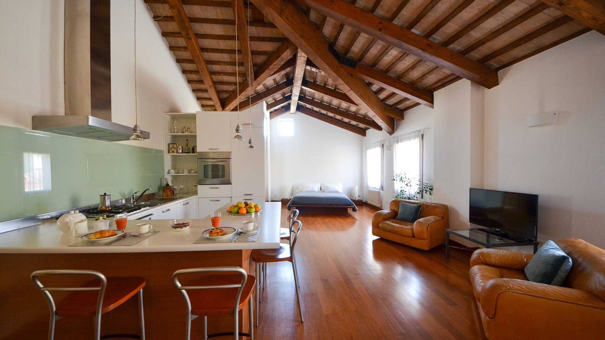 Castello Apartment | Quiet and Bright Open Space between San Marco and Arsenale