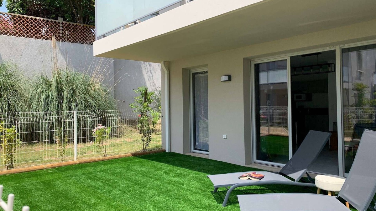 Meze Apartment | Quiet and Comfortable 3-Star Apartment Steps from the Beach in Mèze