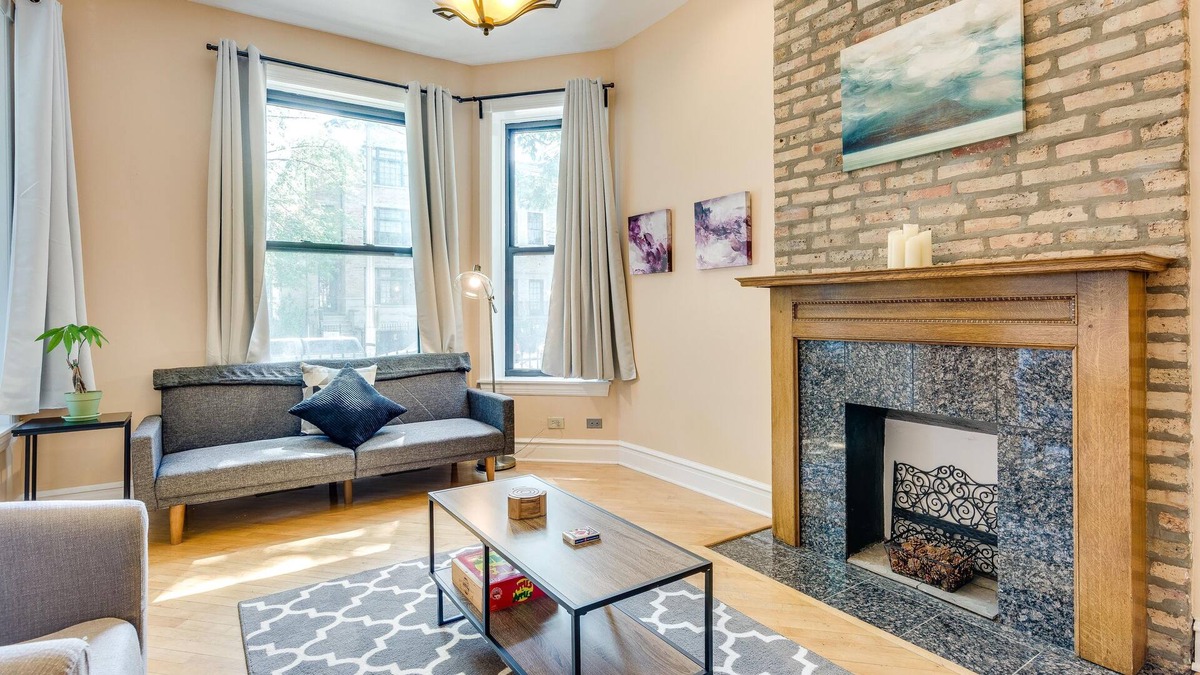 Wicker Park Apartment | Quiet and Cozy Bucktown Apartment is the Perfect Base for Your Windy City Excursions by RedAwning