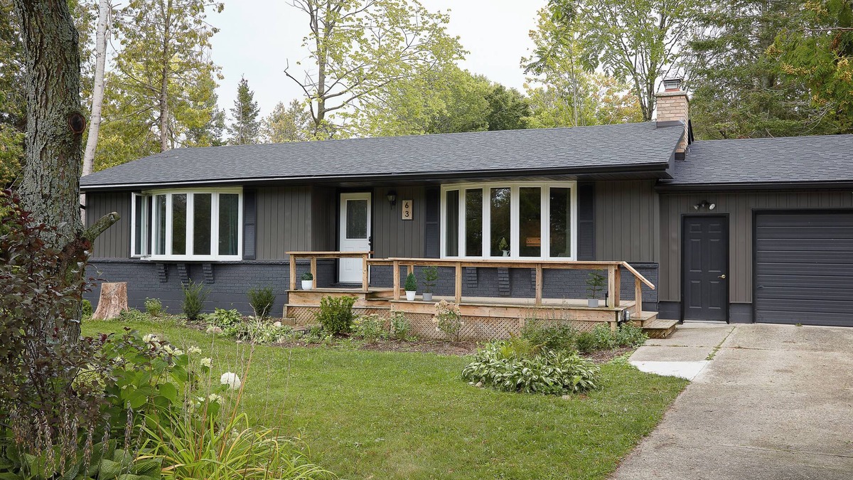 Southampton House | Quiet and cozy retreat nestled among the trees and close to the beach.