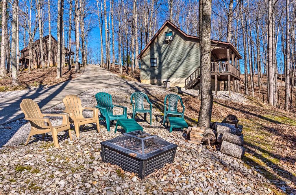 Burkesville House | Quiet and Private Cabin about 5 Mi to Dale Hollow Lake!