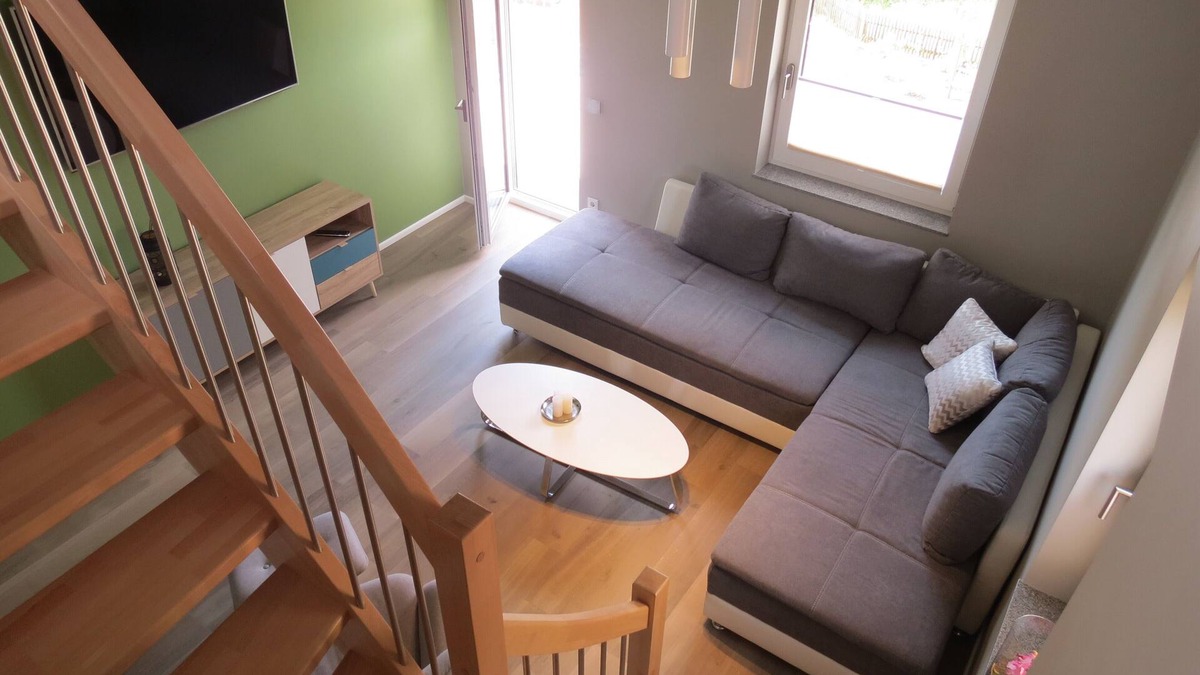 Mondfeld Apartment | Quiet and spacious holiday apartment 'Burgblick'