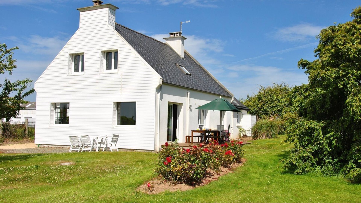 Locquirec House | Quiet and spacious house with a very great garden in a rural environment