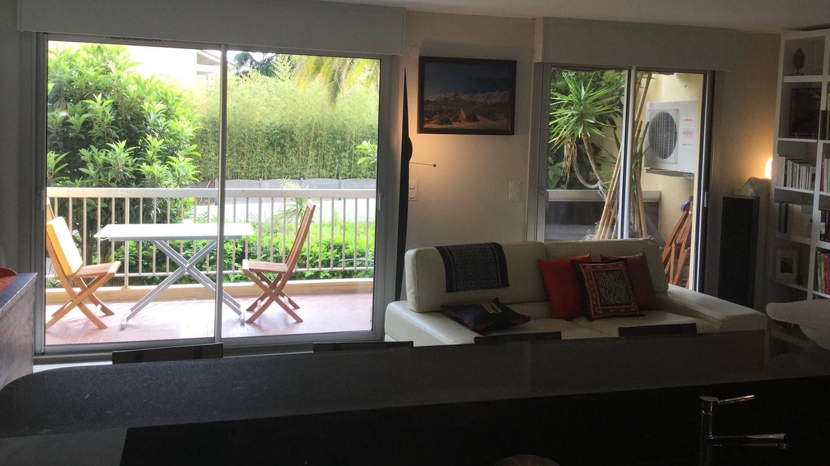 Aiguerelles Apartment | quiet and strategically well located apartment
