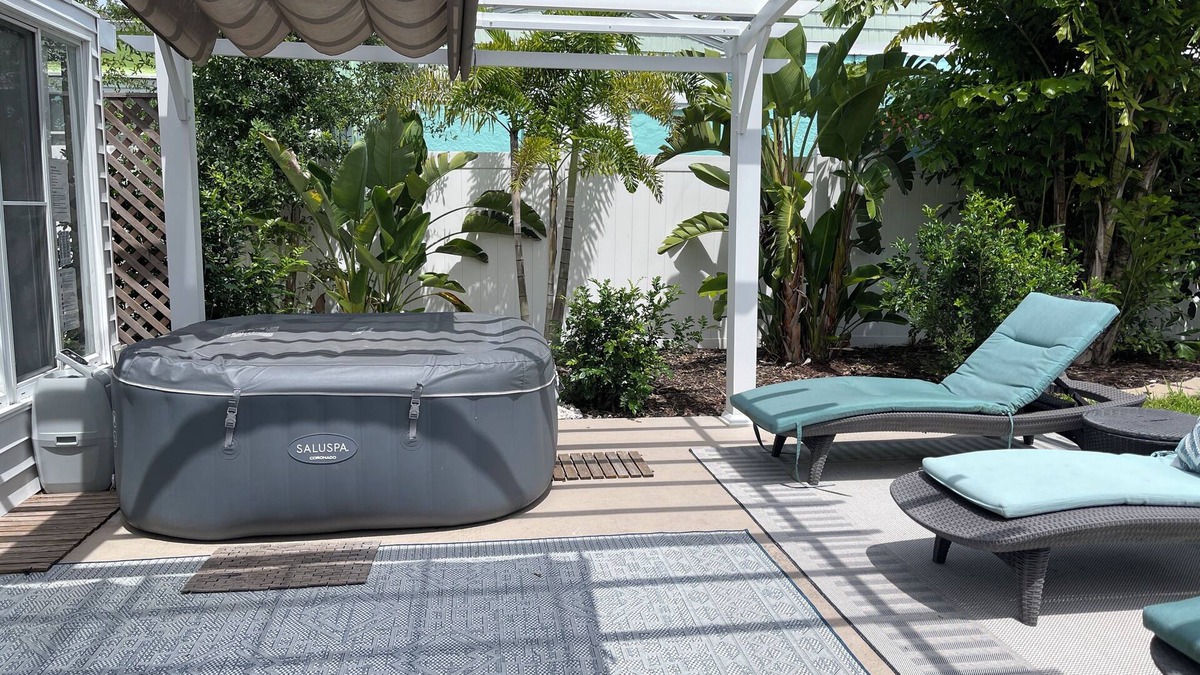 Bradenton House | Quiet beach cottage with SPA near Anna Maria Island and IMG, downtown