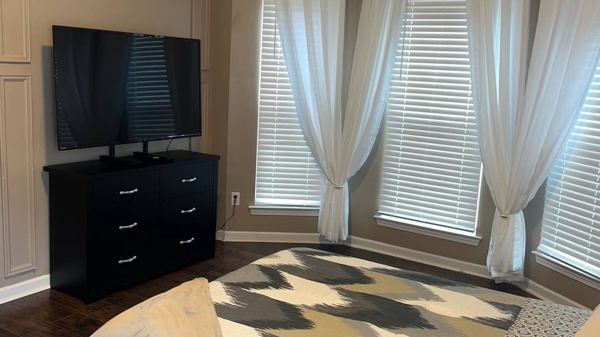 McDonough House | Quiet bedroom in McDonough