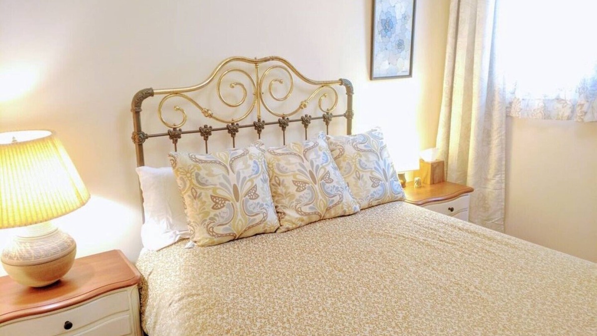 Russian Hill Bed & Breakfast | Quiet Bedroom Perfectly Located - Restored Redwood Home North Beach