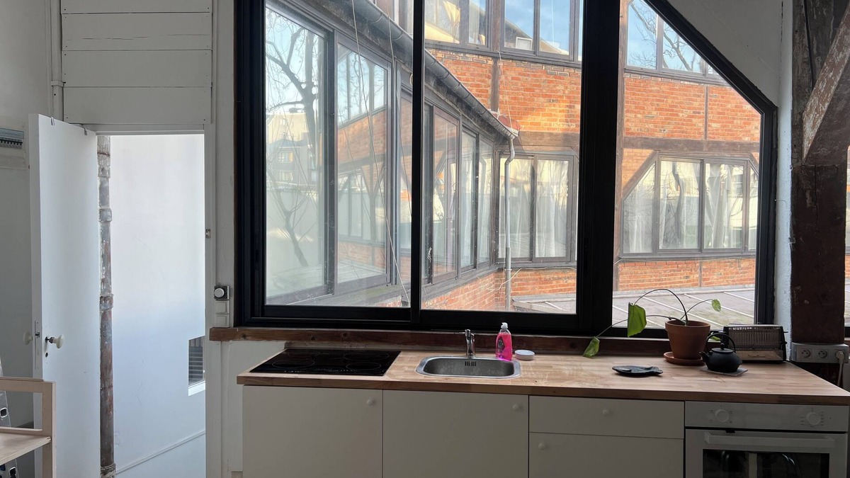 Charonne Apartment | Quiet, bright artist's studio near Père Lachaise