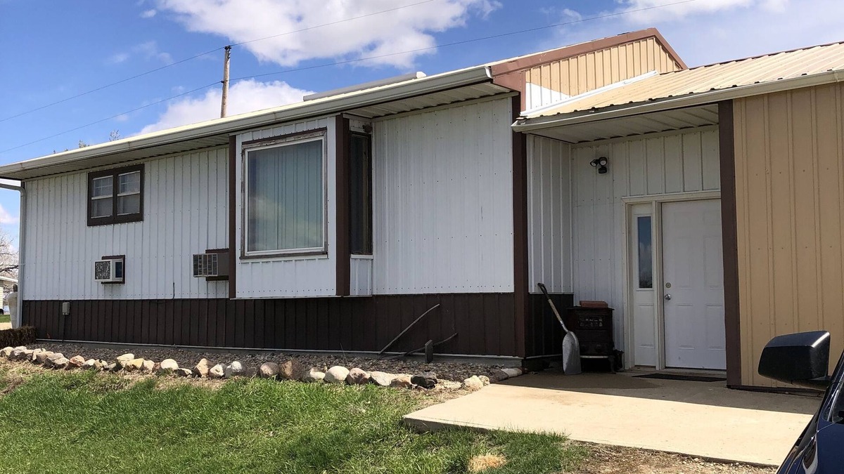 Redfield Cabin | Quiet cabin that sits right on the edge of the water! Pet friendly