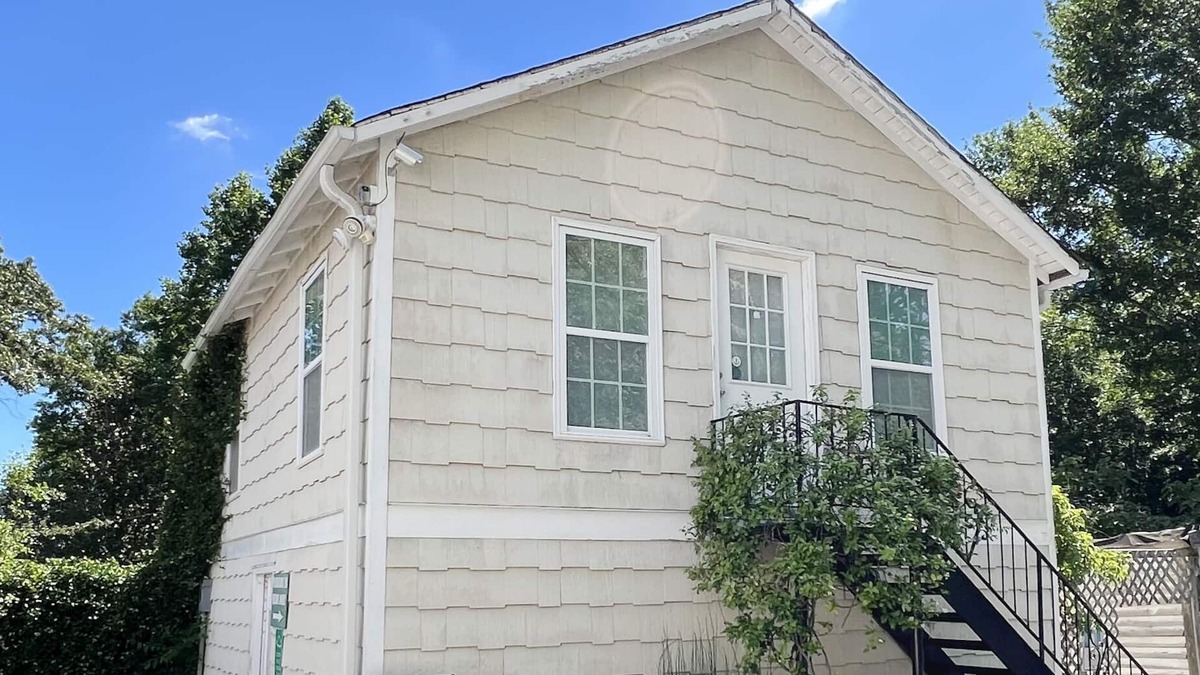 Atlanta Cottage | Quiet Carriage House w Forest-View Deck & Dining