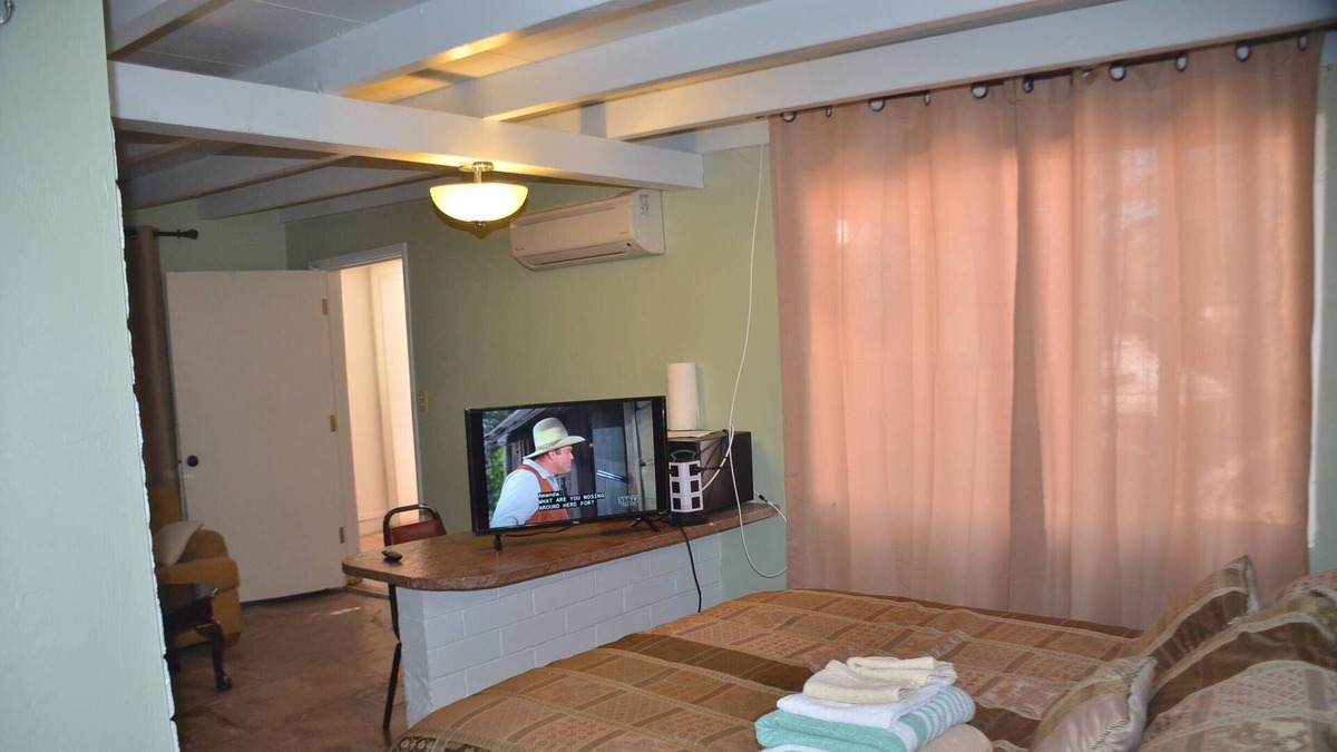 Tanque Verde Apartment | Quiet Casita #7 on 5 Acre Ranchette, 1 BR 1 BA, kitchenette, Laundry 5 acres
