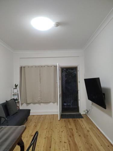Kogarah Villa | Quiet, central, cosy one bedroom villa in Kogarah