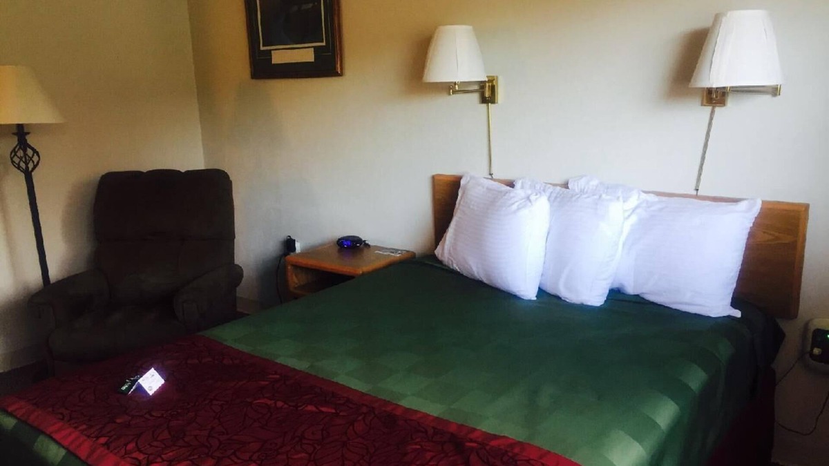 Great Falls Hotel | Quiet centrally located hotel in historic part of town. Dogs welcome