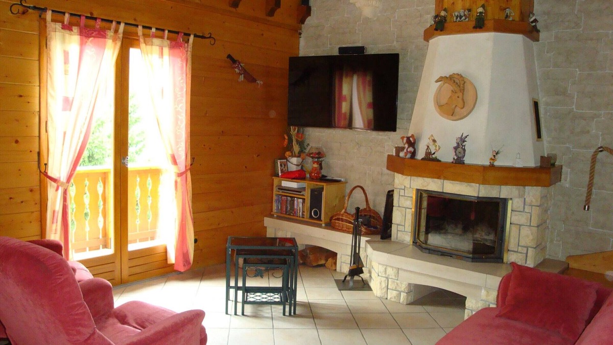 Pralognan-la-Vanoise Ski Chalet | Quiet chalet for 8, 2 bedrooms, WiFi, private parking