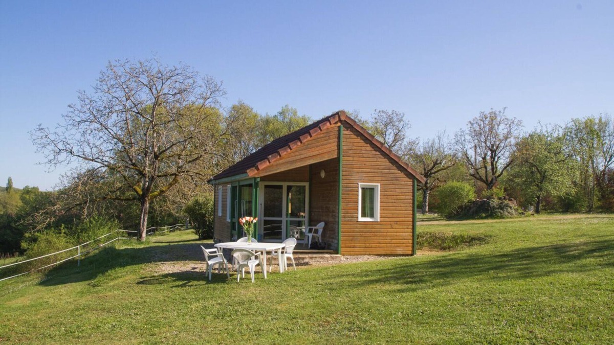 Collonges-la-Rouge Ski Chalet | Quiet chalets in the heart of the Corrèze countryside in Collonges la rouge