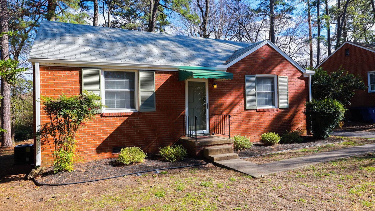 Richmond House | Quiet Charming 3 Bed 1 Bath, Well-Appointed Home in Prime Location