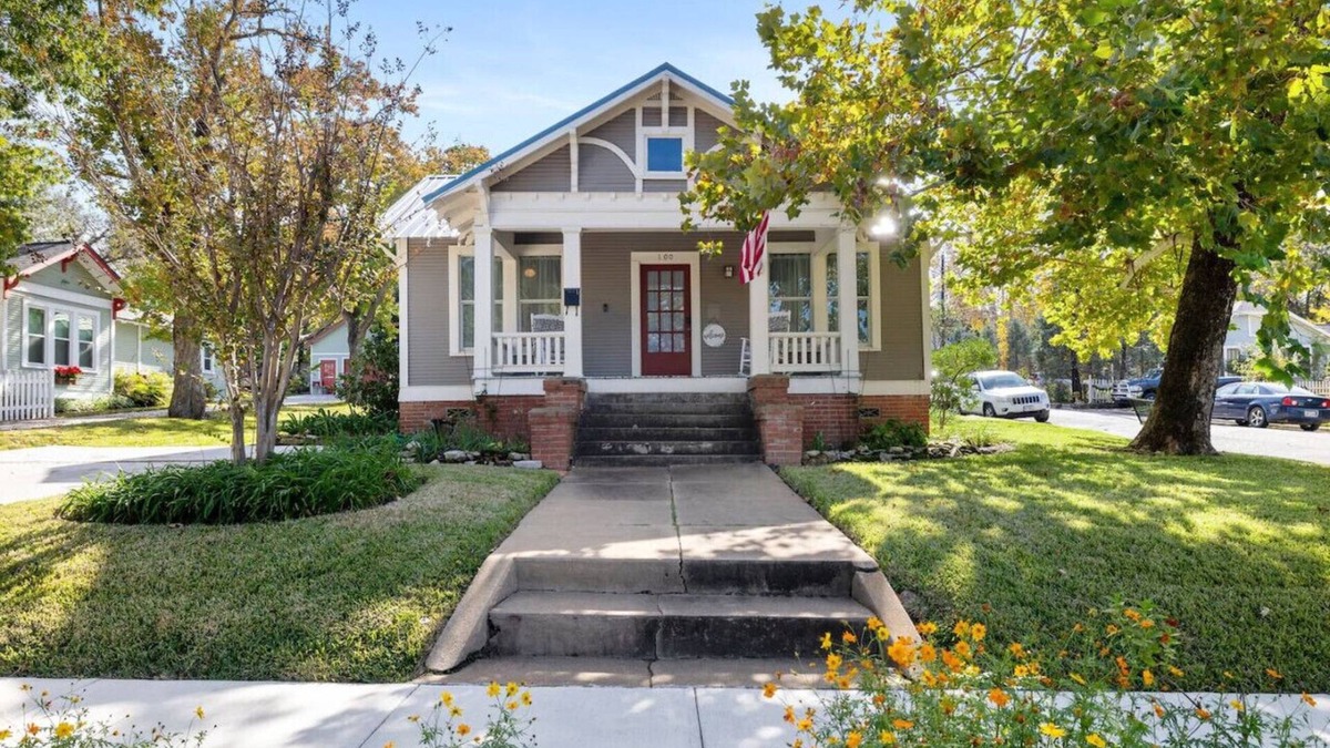 Brenham House | Quiet & clean, minutes from downtown Brenham!