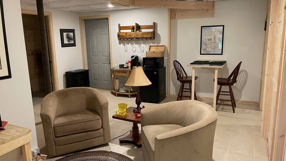 Pownal Apartment | Quiet, comfy guest quarters just three miles from Freeport! And only one unit!