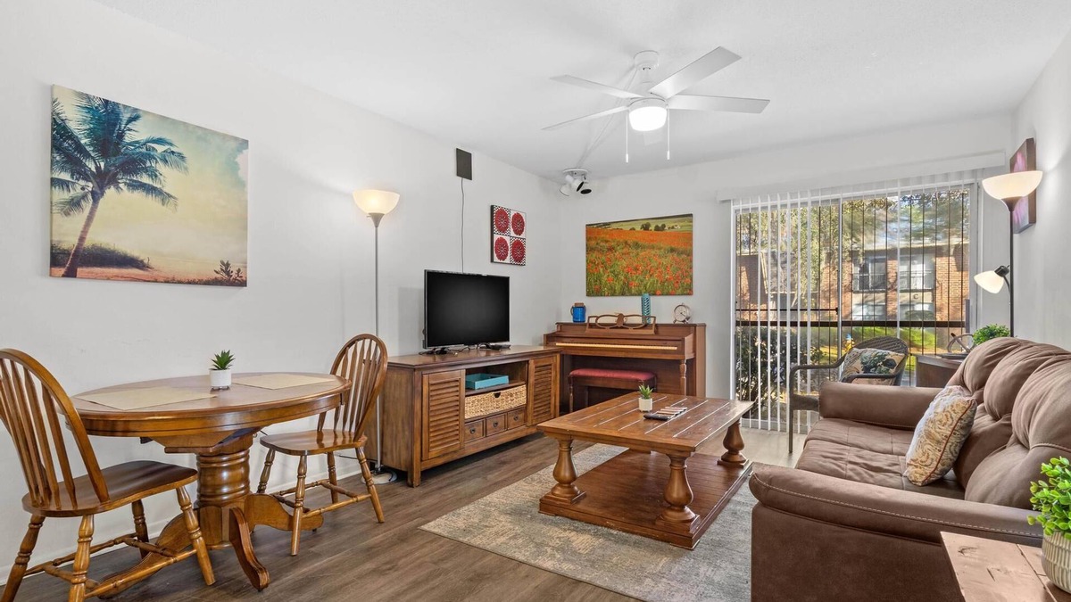 Gainesville Condo | Quiet Condo – Short Walk to UF/Shands/Downtown!