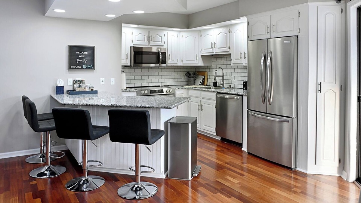Little River Condo | Quiet condo with king suite 4 miles from the beach,private balcony,pool hot tub.
