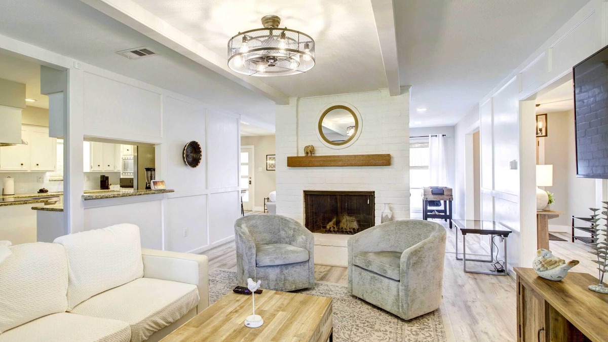 Panorama Village House | Quiet Conroe Getaway w/ Patio, Golf Views!