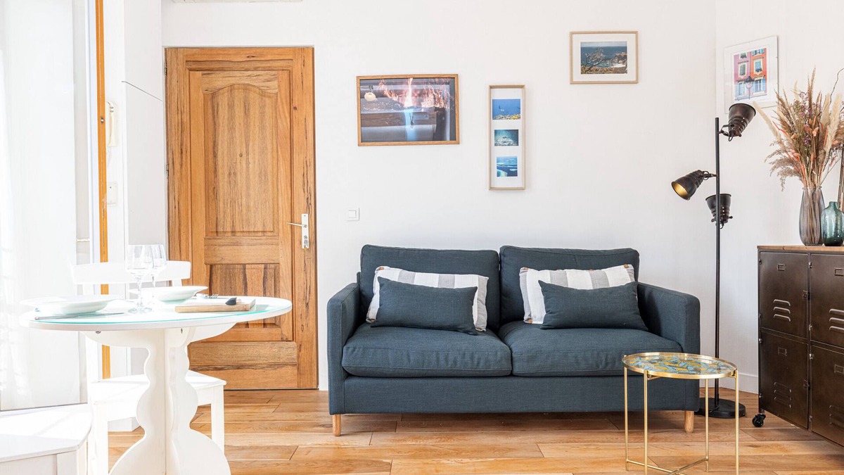 Jean-Medecin Apartment | Quiet & Cosy 1 Bdr Downtown – AC & Parking