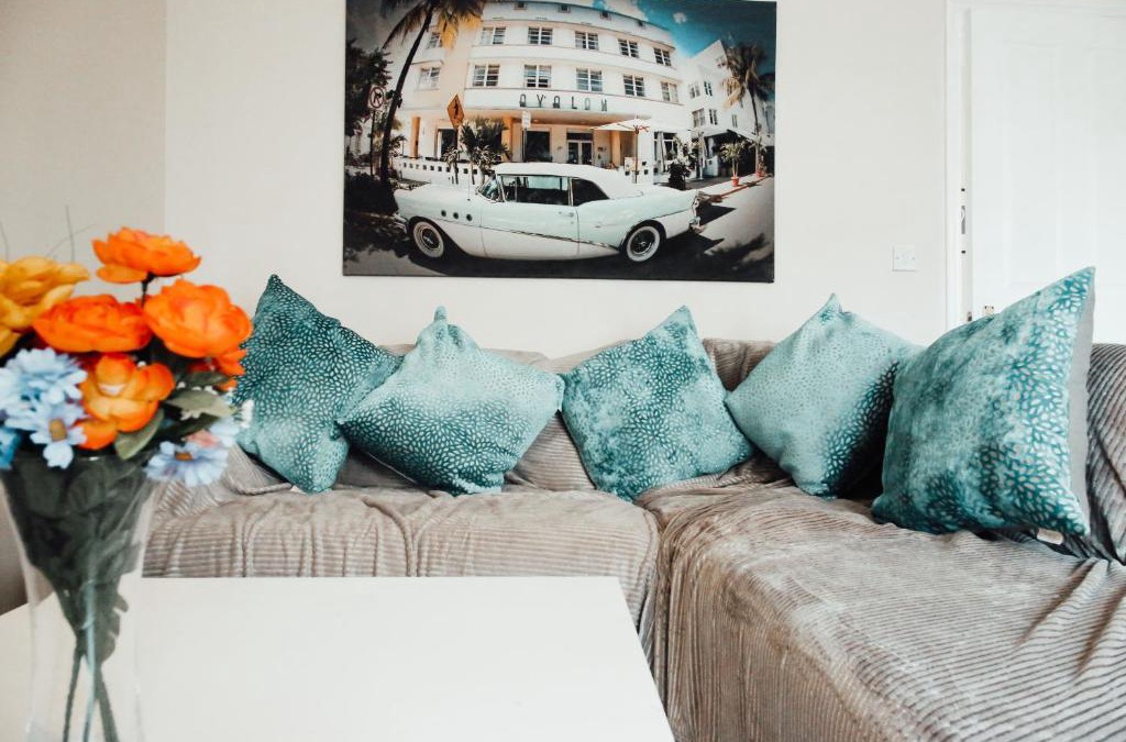 Leeds Apartment | Quiet, cosy apartment 7 mins from Leeds with Free Wifi, Netflix and parking