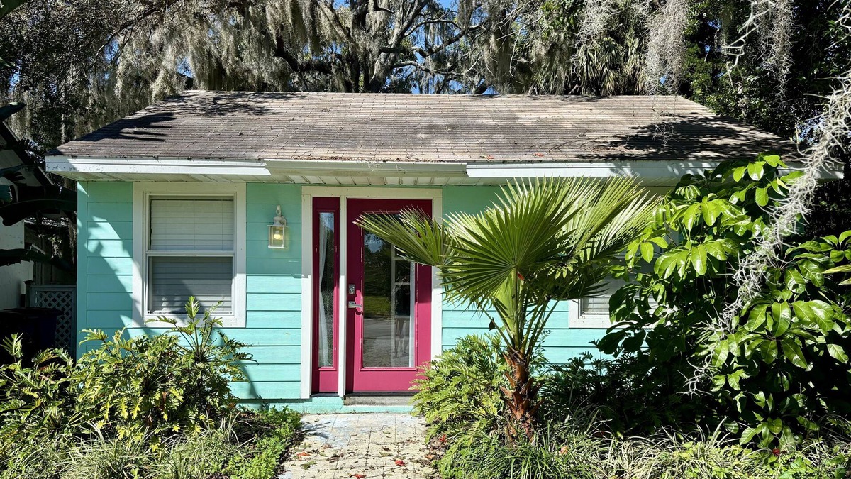 Sebring Cottage | Quiet cottage near Sebring Raceway, golf courses, public beaches, and downtown