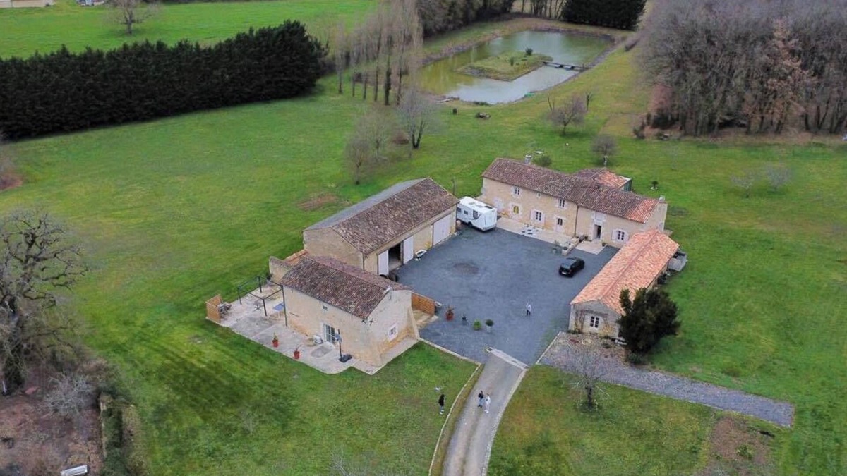 Lavoux House | Quiet country cottage with small fishing pond