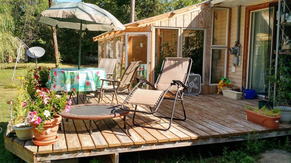 Wisconsin Dells House | Quiet Country Home Beautiful Yard Back To Nature