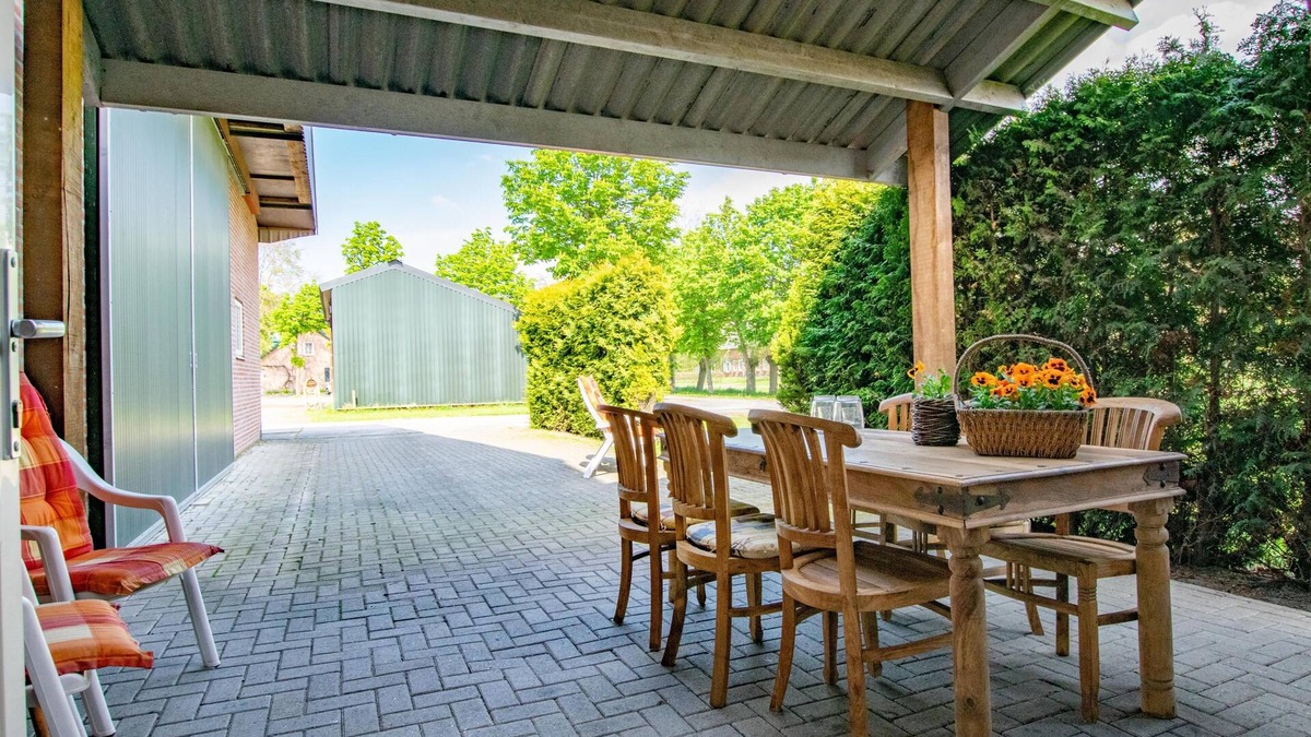 Valkenswaard House | Quiet country house with covered terrace