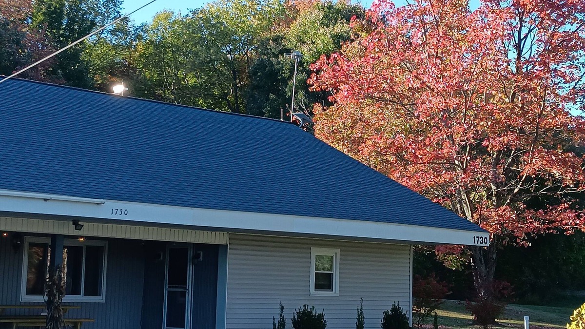 Corry House | Quiet Country, One Level Home, Self Check-In, 10 min from Corry
