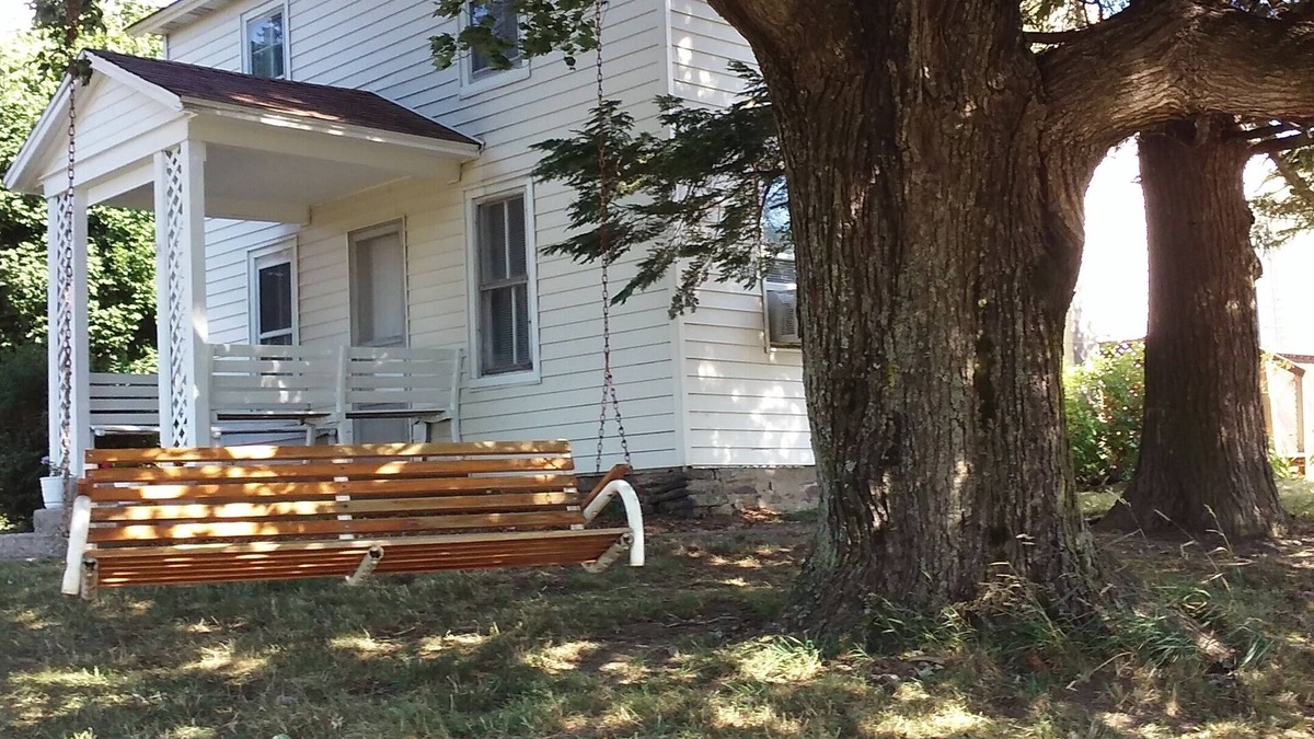 Ripley Apartment | Quiet, country setting on a working grape farm.