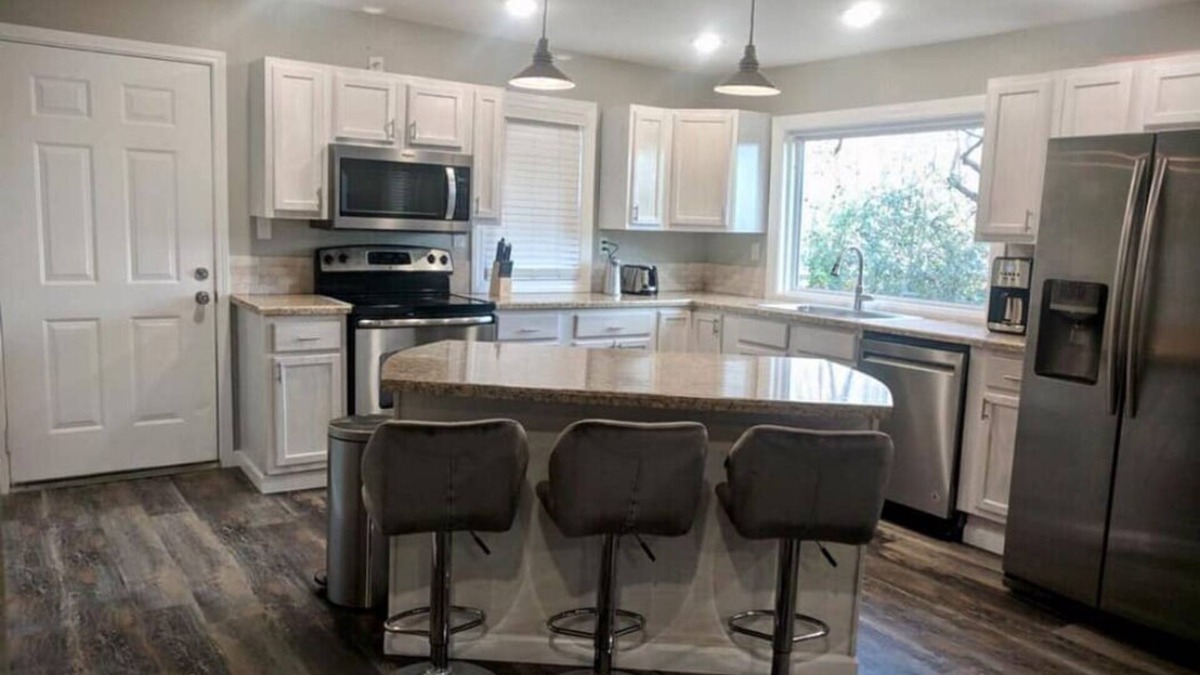 Jonesboro House | Quiet Country Setting in the middle of town