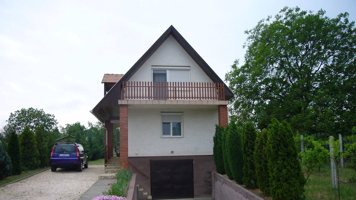 Tatabanya House | Quiet Countryside House in Tatabanya, Hungary, 3 minutes to town