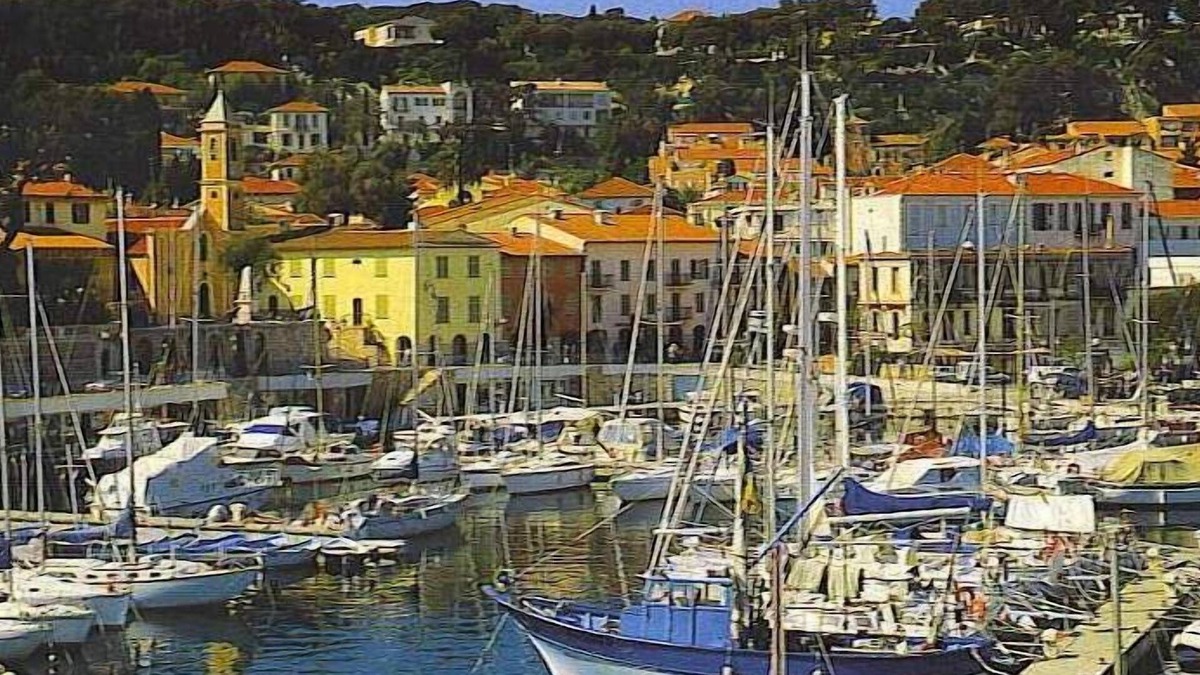 Saint-Jean-Cap-Ferrat Apartment | Quiet courtyard garden apartment next to port