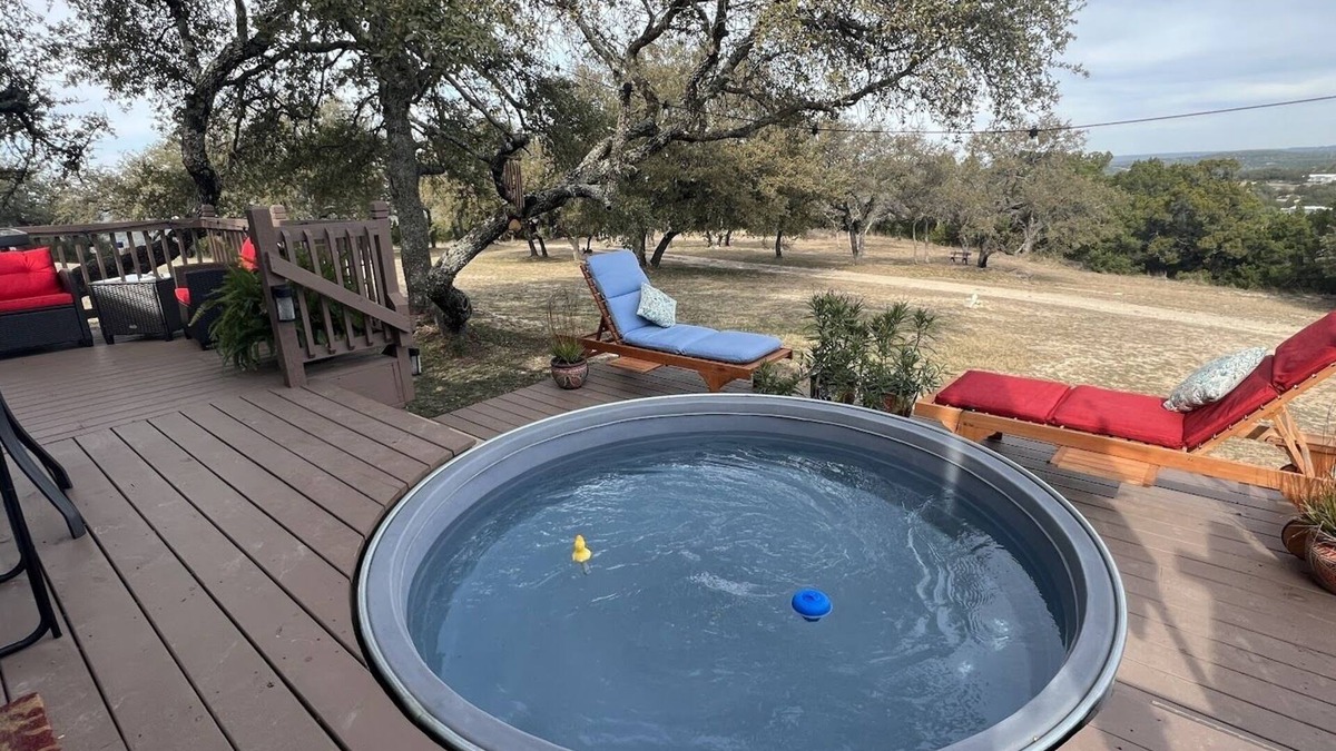 Oatmeal Cottage | Quiet, cozy 2 BR cottage w/pool & gorgeous views