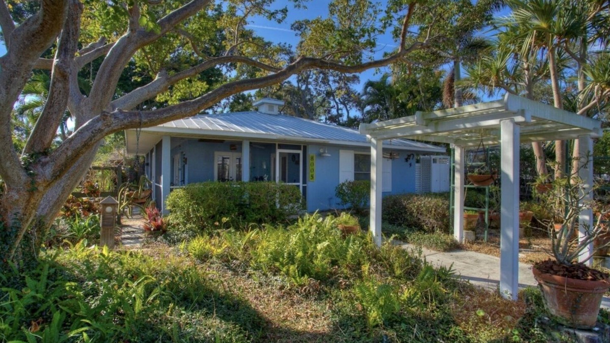 Palma Sola House | Quiet cozy home near Anna Maria Island, Robinson Preserve, Desoto Nt’l Monument