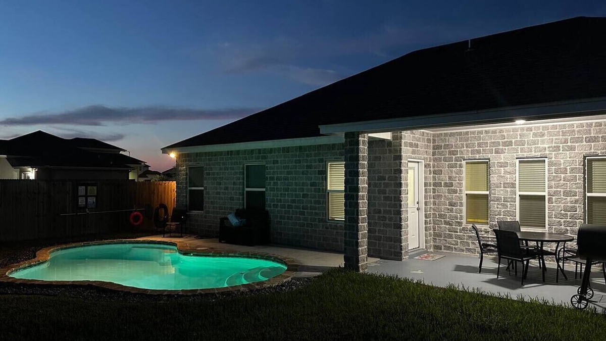 Brownsville House | Quiet Cozy Spacious Home Private Pool