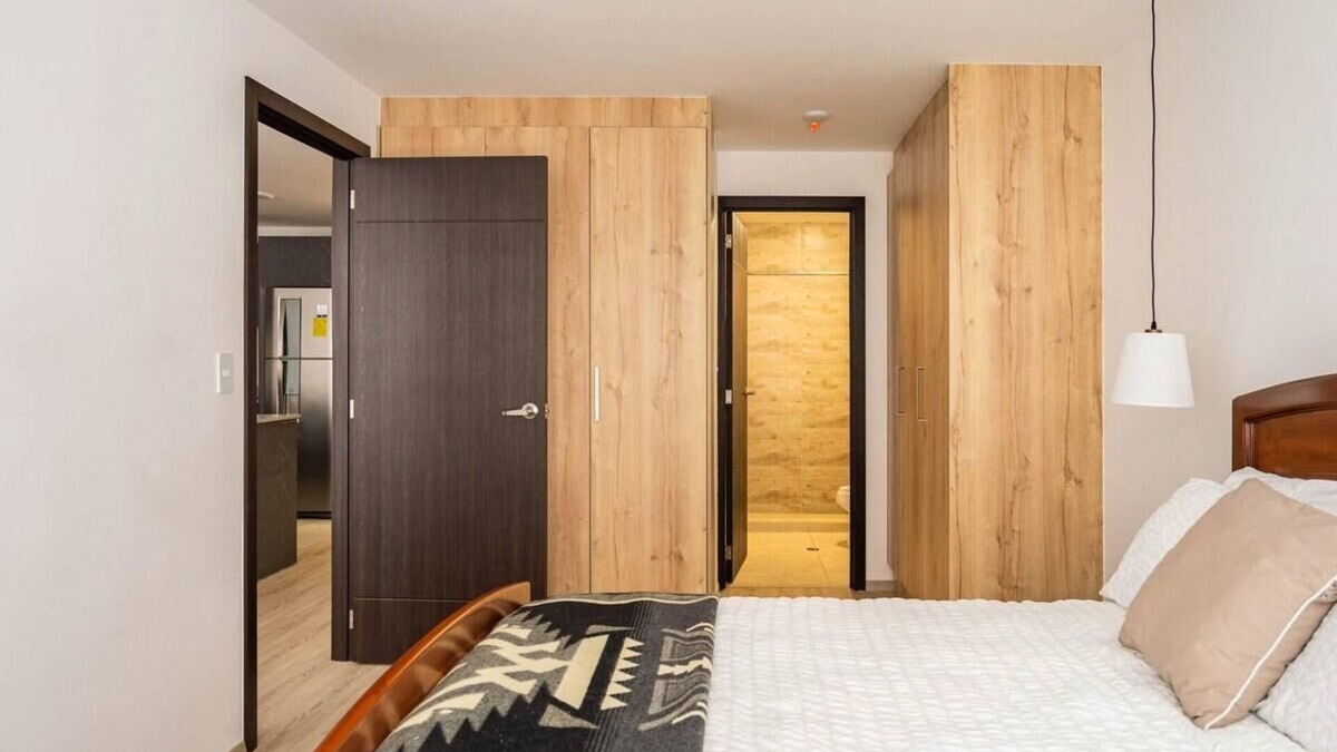 La Mariscal Apartment | Quiet Digital Nomad Haven with Coworking & Premium Amenities Steps from Metro