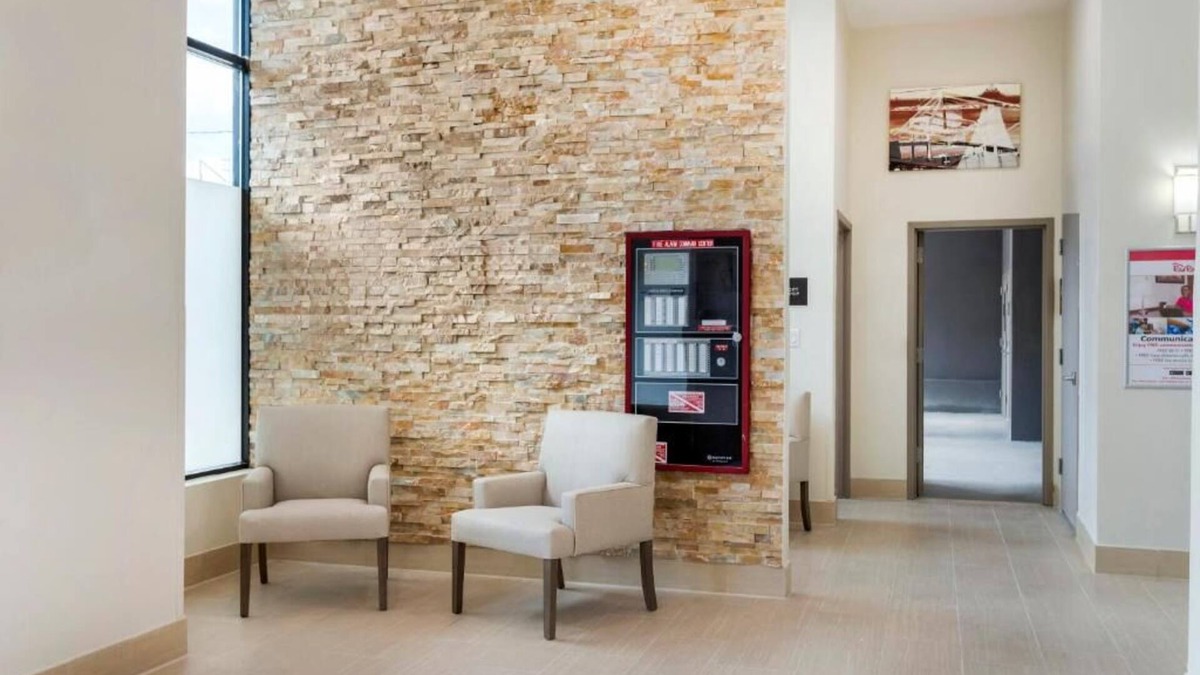 Queens House | Quiet Escape: Relaxing Room | Steps Away from Jamaica Station