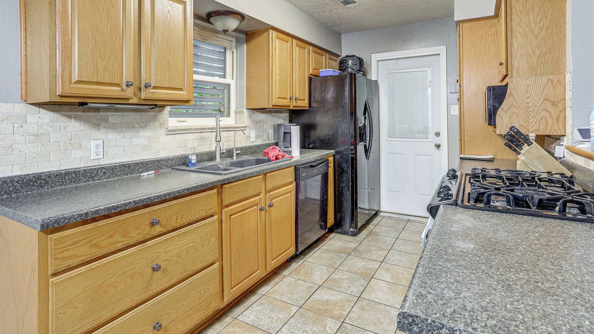 Texas City House | Quiet Family Home w/Yard ~ 15 Mi to Galveston!