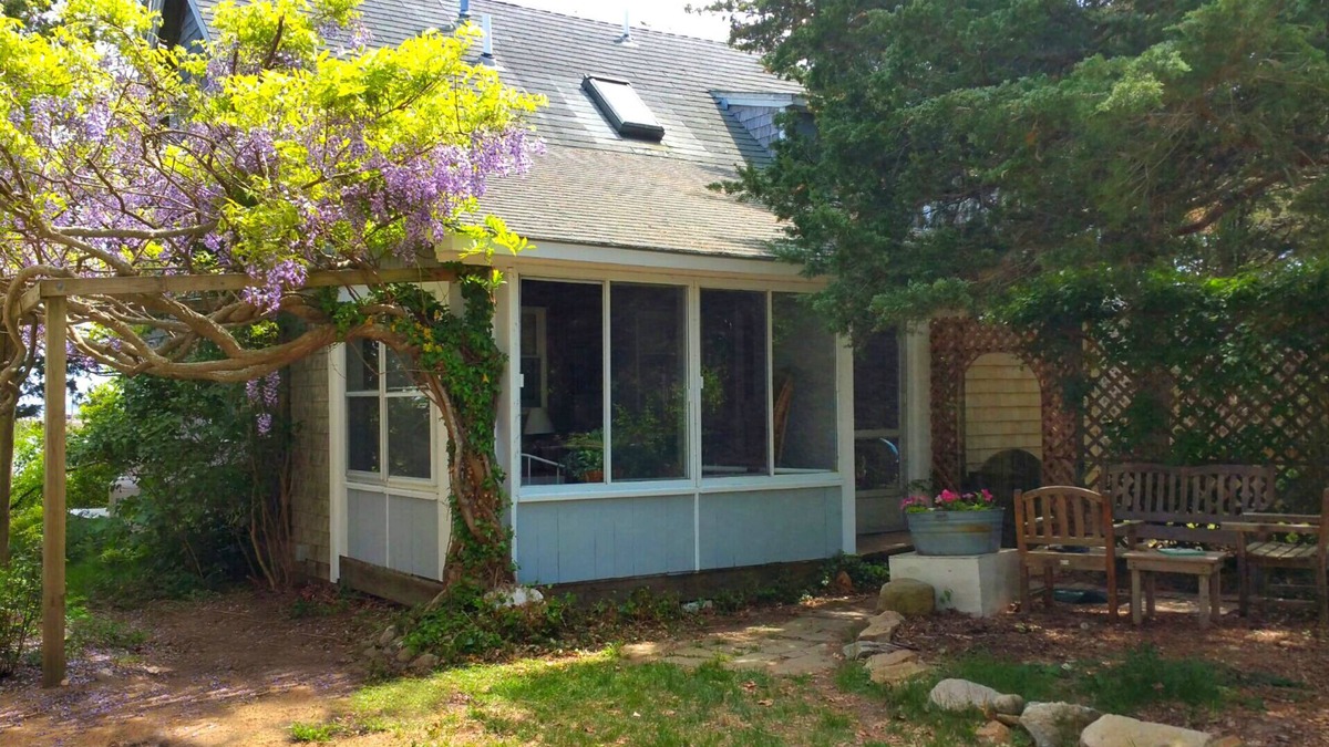 Oak Bluffs Cottage | Quiet Getaway Within Walking Distance Of All Oak Bluffs Has To Offer.