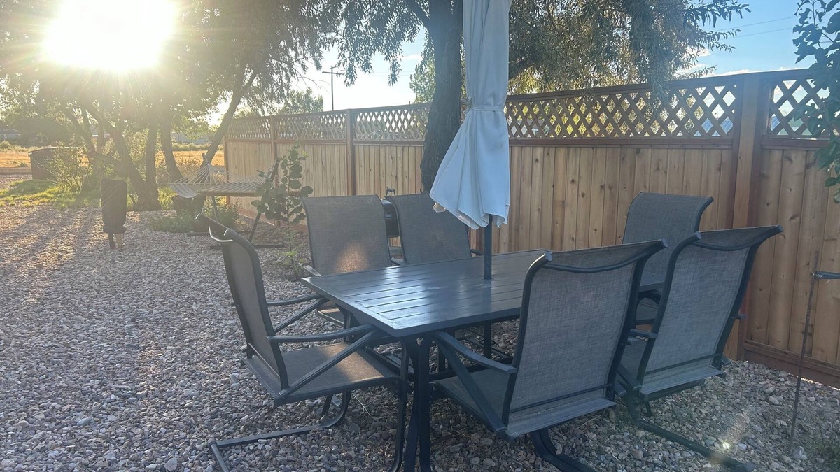 Delta House | Quiet Glamper on the Lake – Extended Stays Welcome