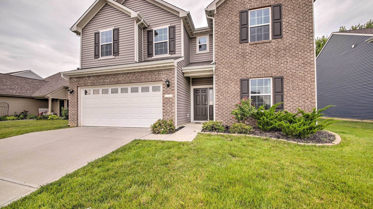 Greenwood House | Quiet Greenwood Home ~ 16 Mi to Indianapolis!