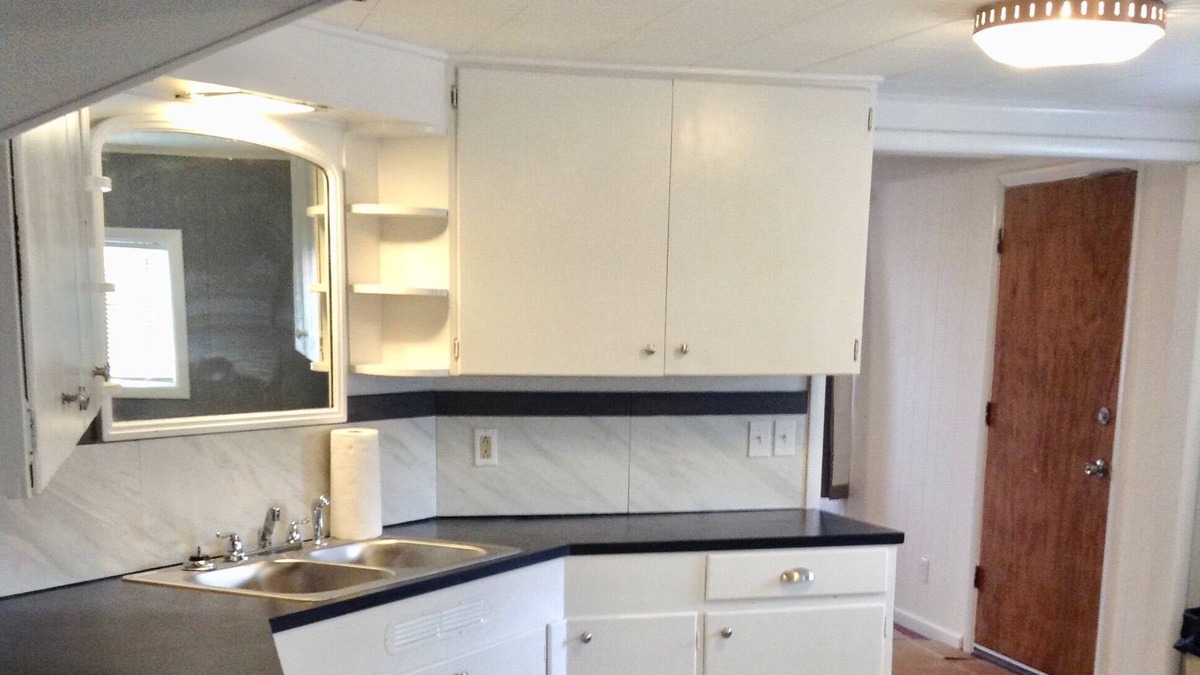 Aberdeen House | Quiet hill unit. Suburb of Aberdeen!