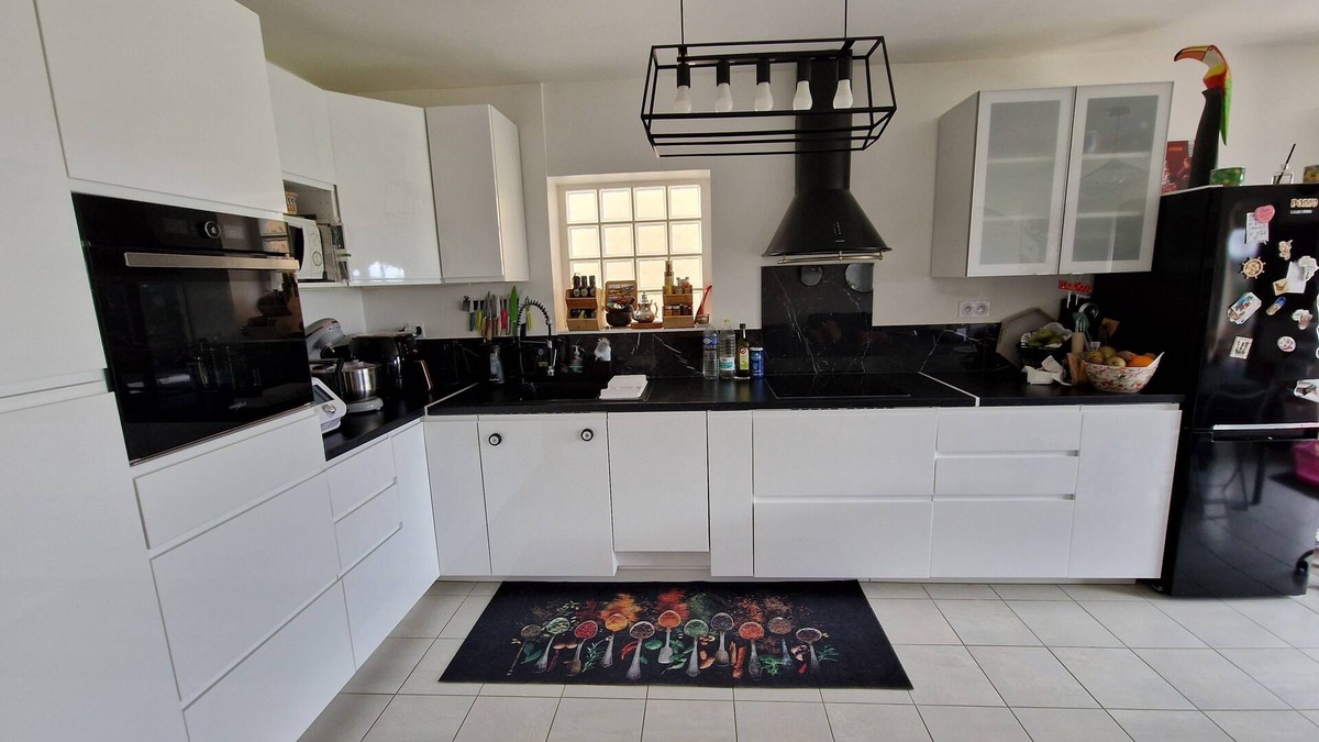 Cambronne-les-Clermont House | Quiet house with garden, view of fields and woods