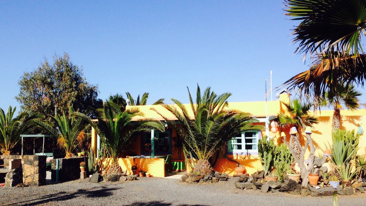 La Oliva House | Quiet house in Lajares with swimming pool facing nature